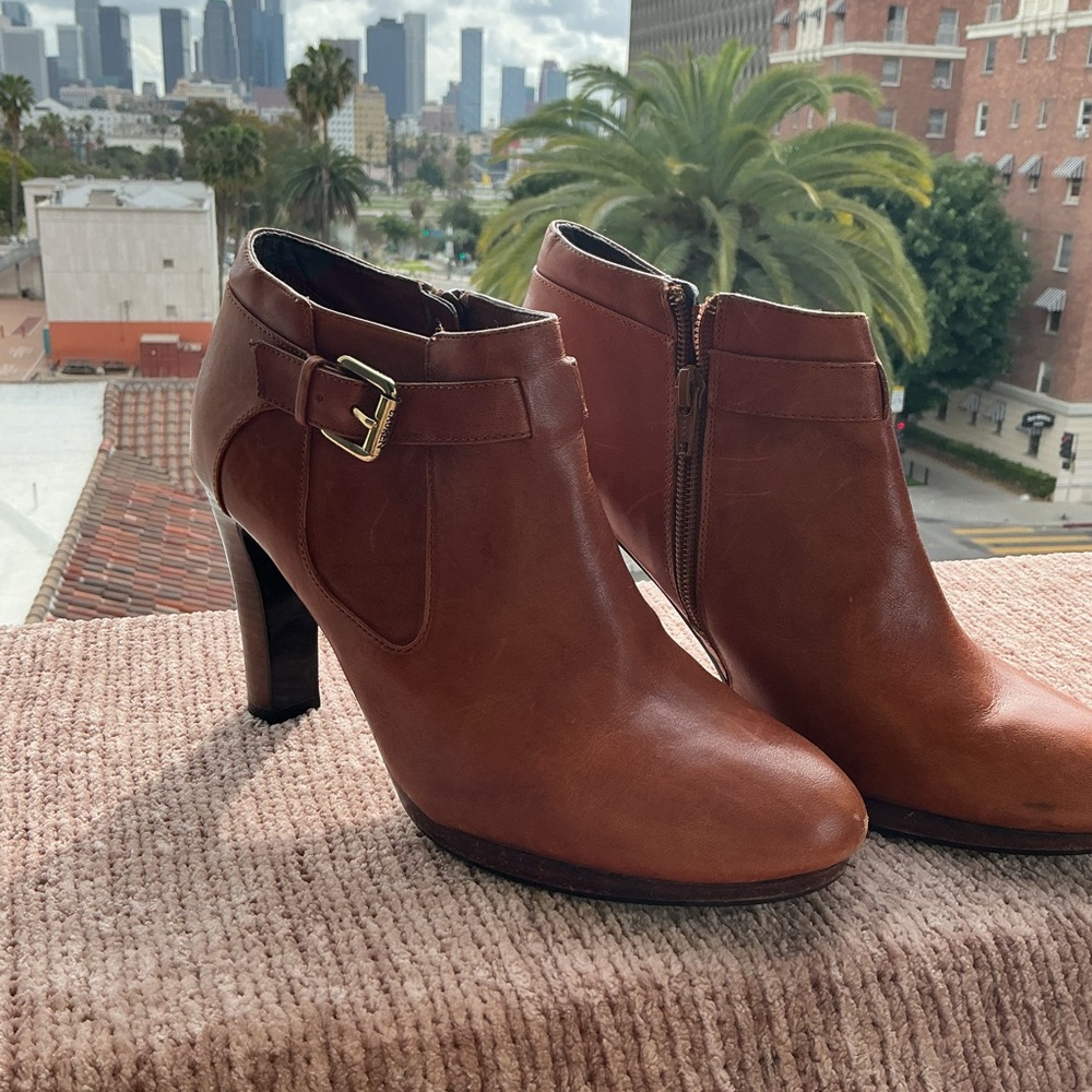 Ankle Boots by Ralph Lauren Size 8
Maleah Brown Leather, Gold Accent - Picture 4 of 5